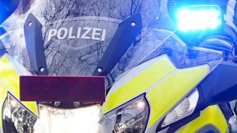 Sogar über die Europa-Radbahn: Verfolgungsjagd über die Grenze – Motorradfahrer rast durch Kleve und Kranenburg