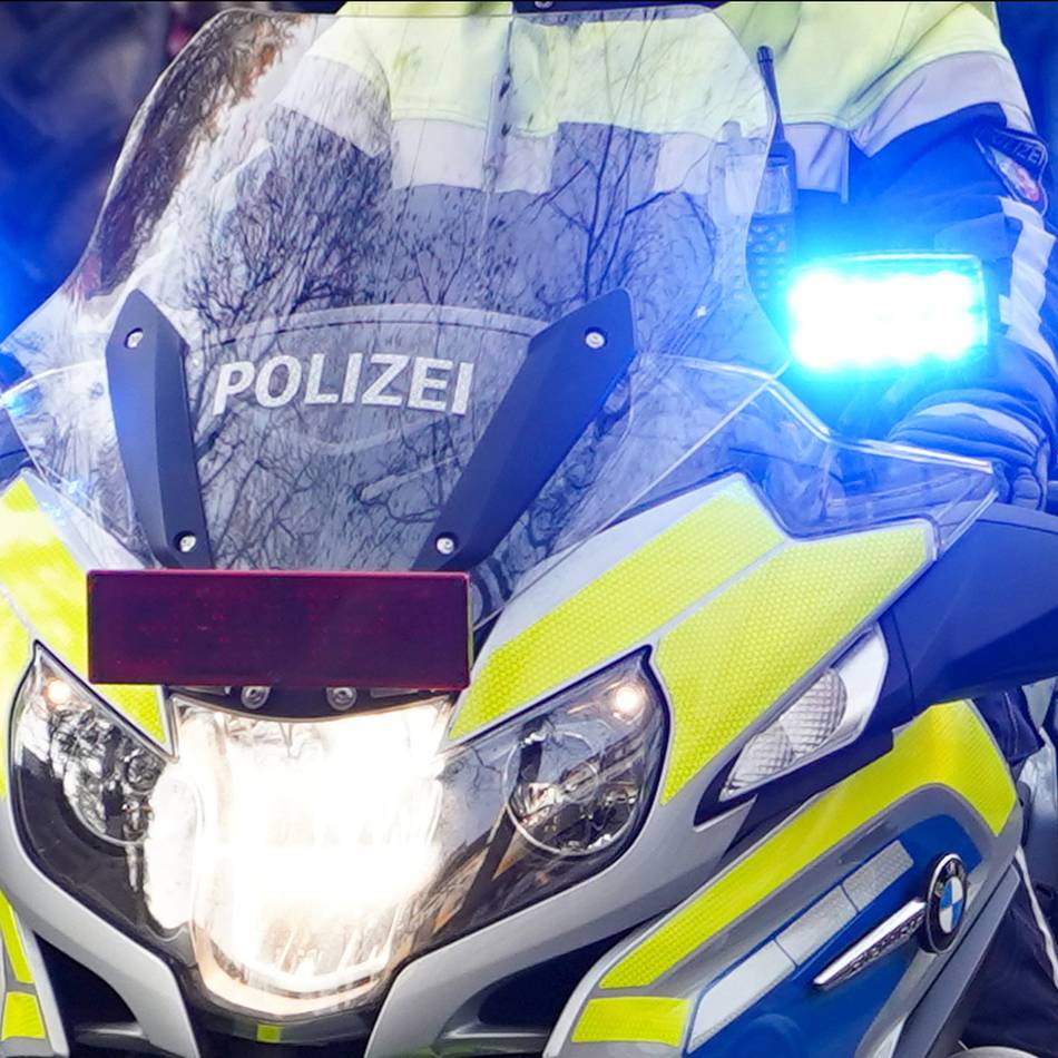 Sogar über die Europa-Radbahn: Verfolgungsjagd über die Grenze – Motorradfahrer rast durch Kleve und Kranenburg