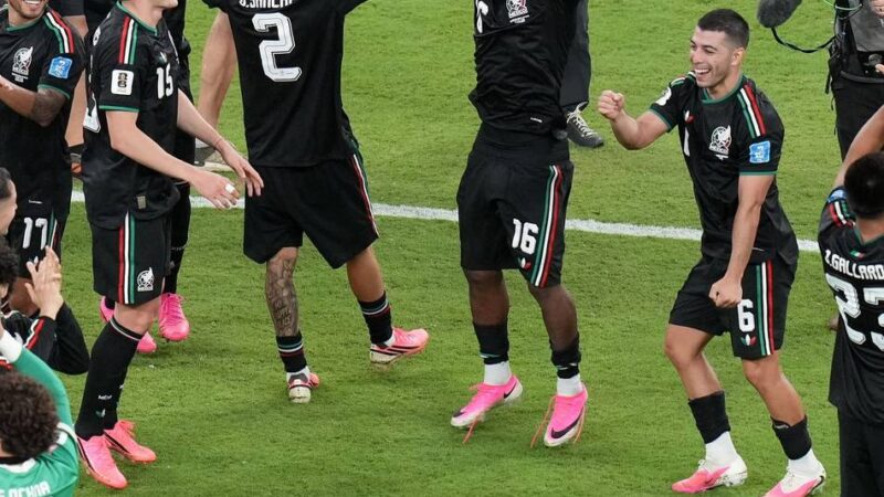 Sieg gegen Südkorea: Mexiko erreicht als erstes Team die K.-o.-Runde – der Torwart-Patzer im Video