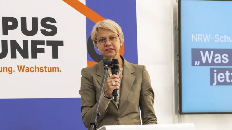 Unbequeme Fragen für Schulministerin Feller in Neuss: „Warum werden Schüler so wenig beteiligt?“
