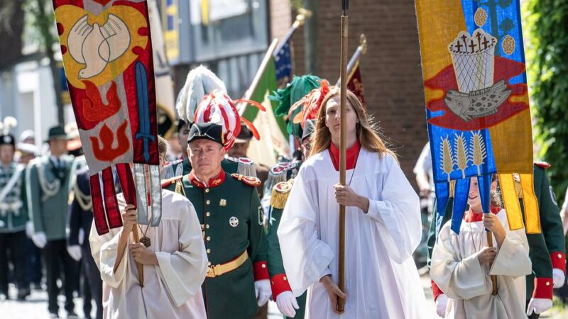 Kirche in Meerbusch: Prozessionen durch Osterath und Büderich an Fronleichnam