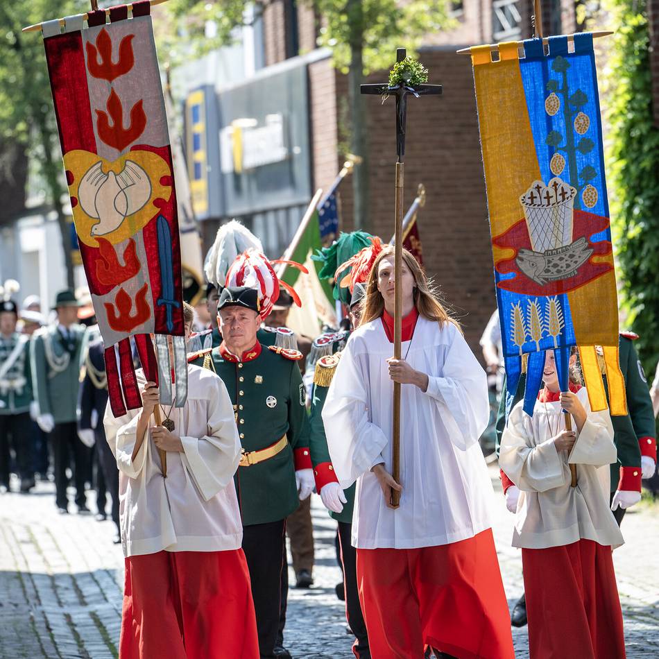 Kirche in Meerbusch: Prozessionen durch Osterath und Büderich an Fronleichnam