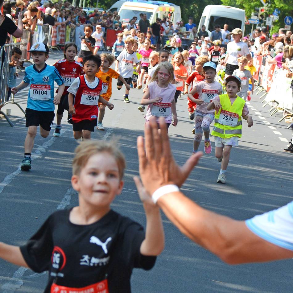 Neusser Sommernachtslauf 2026: Die große Laufparty der TG Neuss