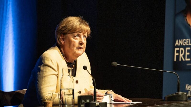 Autobiografie „Freiheit“: Schlangestehen für Angela Merkel – So war ihre Lesung in Neuss