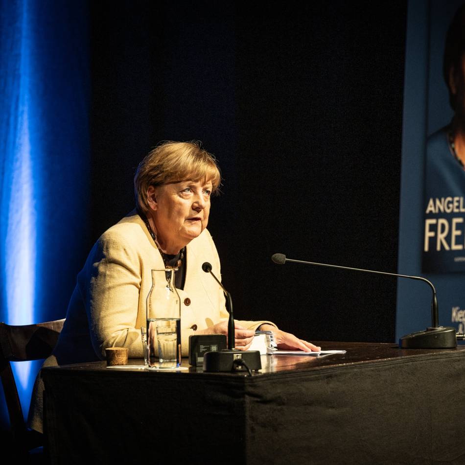 Autobiografie „Freiheit“: Schlangestehen für Angela Merkel – So war ihre Lesung in Neuss