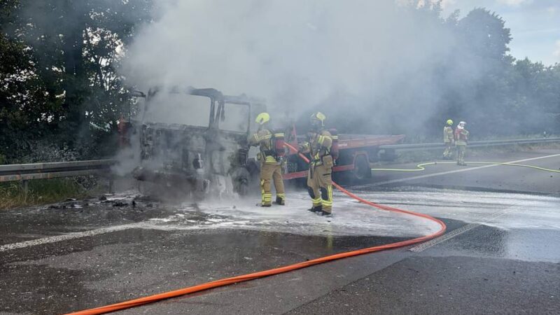 Feuerwehreinsatz auf A 52: Lkw-Feuer legt A 52 bei Ratingen lahm