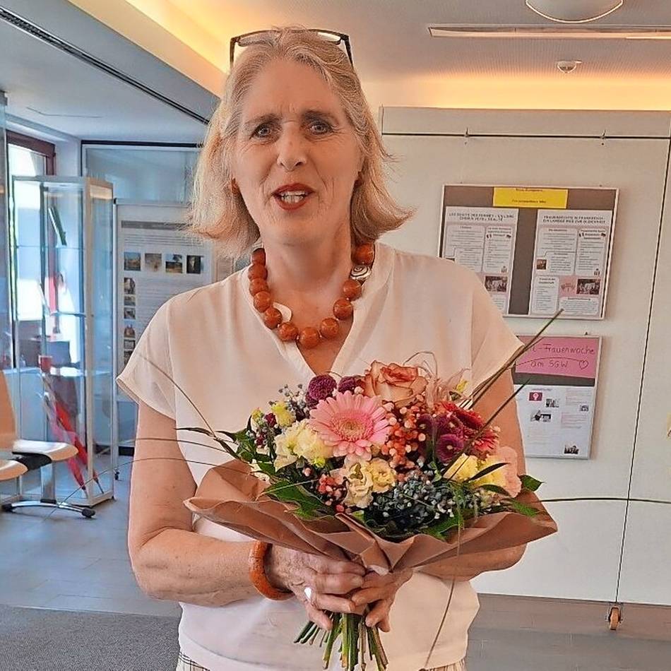 Der AOUF  beschäftigte sich auch mit dem Thema Kleingeräte-Elektroschrott: Blumen zum Abschied von Ulrike Eberle