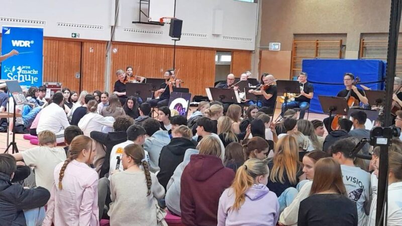 Music Battle des WDR im Gymnasium: Wülfrather Schüler dirigiert Sinfonieorchester