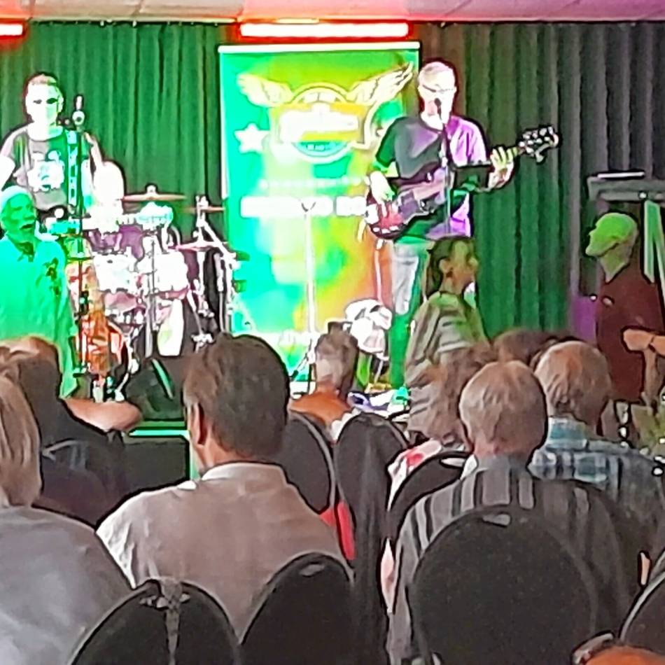„The Servants“ aus Gelsenkirchen rockten den Awo-Saal: Tolle Stimmung in der Disco beim Kulturcafé