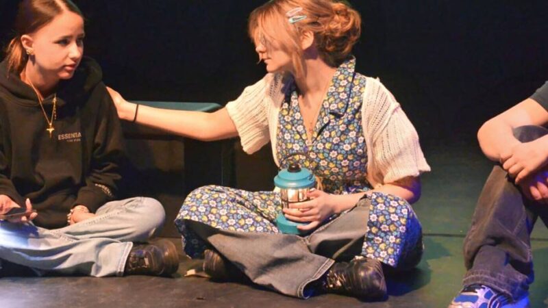 Im Rahmen der Schultheatertage beschäftigt sich die Gesamtschule Neviges mit dem Thema, das Jung und Alt betrifft: Schüler bringen Einsamkeit auf die Bühne