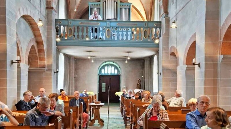 Besinnliches und Informatives von der imposanten historischen Orgel der Gemeinde St. Maximin: Kirchenkonzert begeistert die Zuhörer