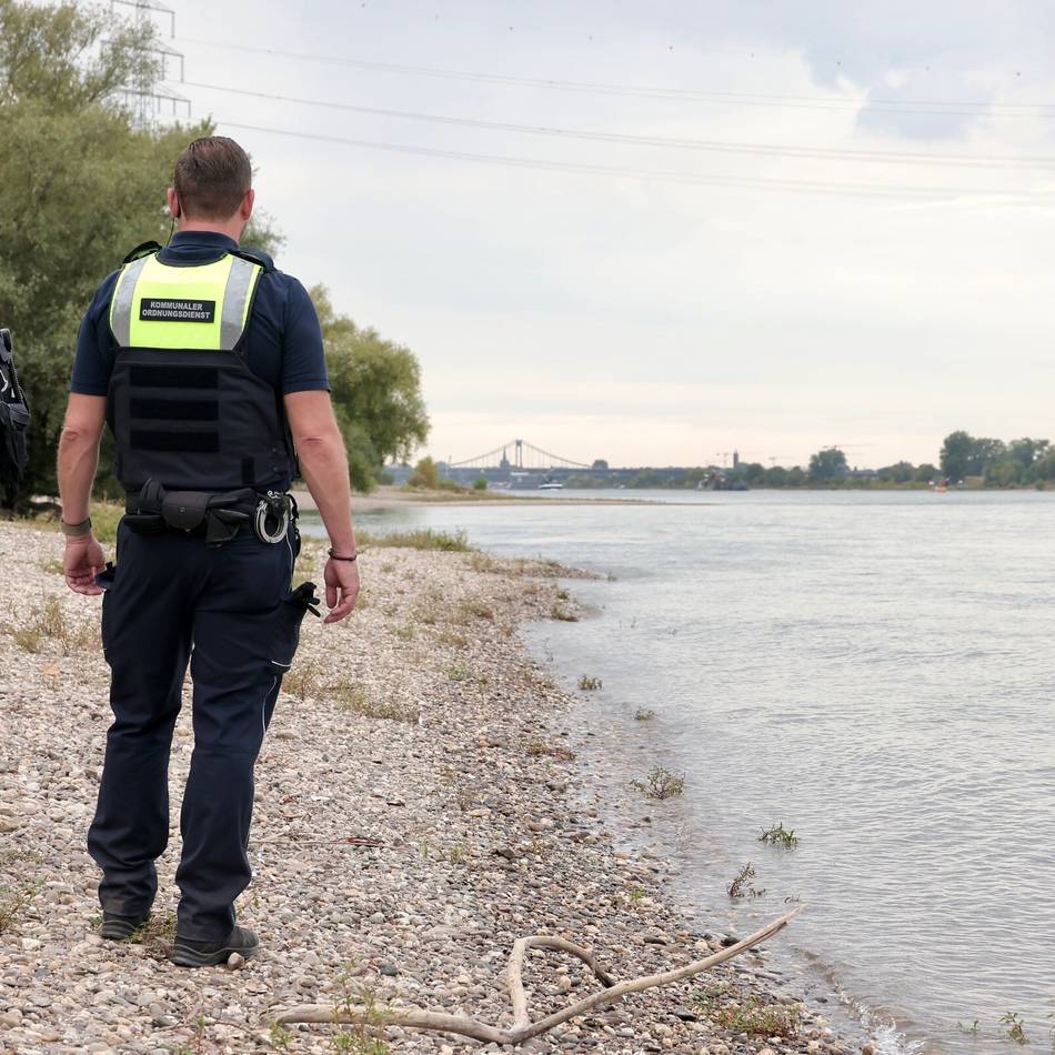 Rheinufer Krefeld: Stadt Krefeld erinnert an Badeverbot im Rhein