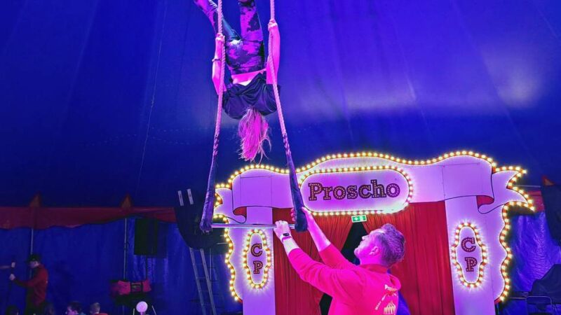 Zirkus Proscho macht Station in Hückeswagen: Schüler trainieren in der Zirkus-Manege für die großen Aufführungen