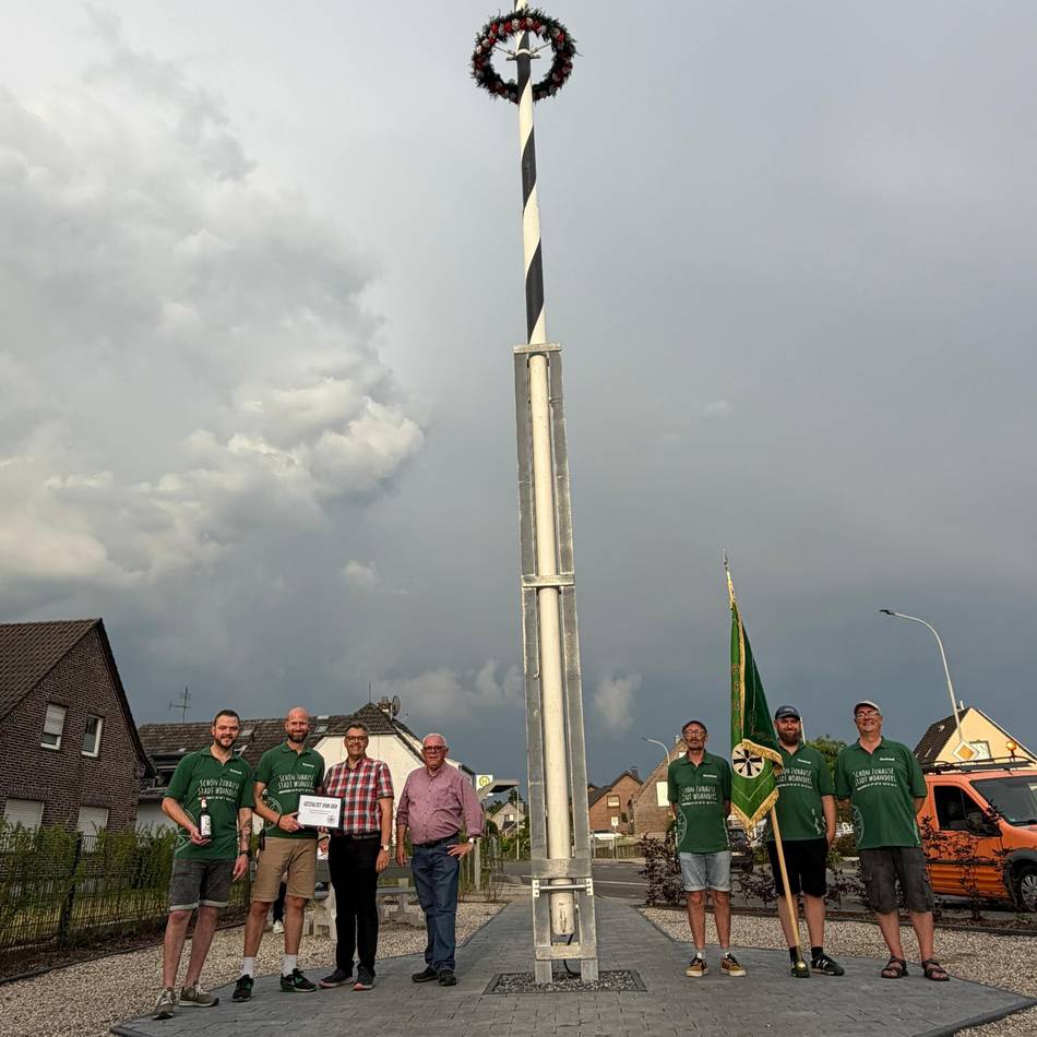 Bruderschaft und viele Helfer machens möglich: In Oermten zieht der Maibaum um