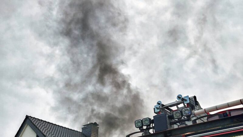 Haus teilweise unbewohnbar: Feuerwehr musste zu Kellerbrand in Reuschenberg ausrücken
