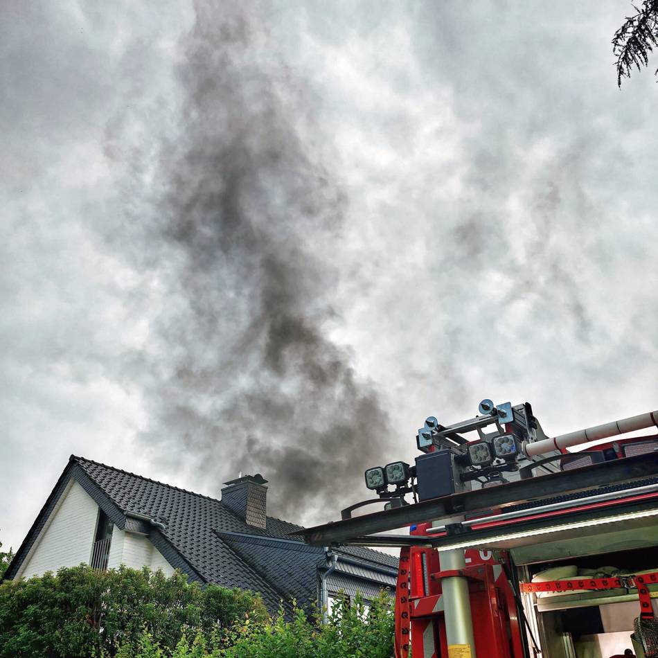 Haus teilweise unbewohnbar: Feuerwehr musste zu Kellerbrand in Reuschenberg ausrücken