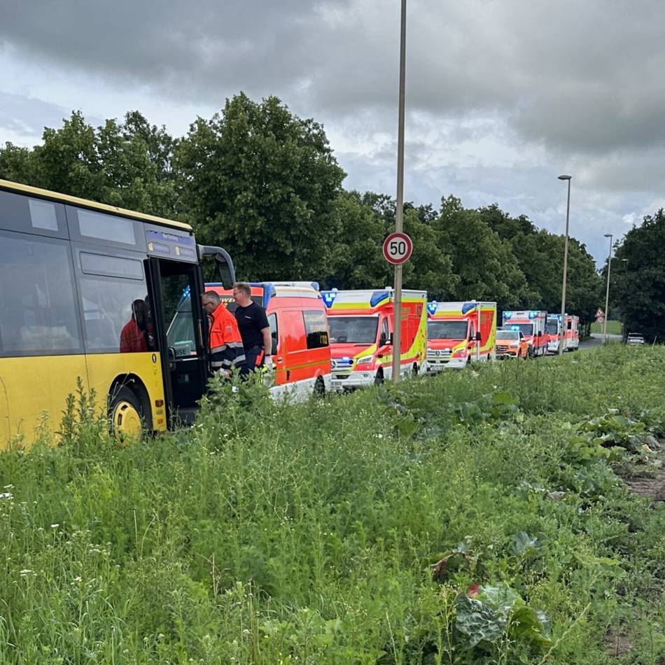 Unfall: Schulbus-Vollbremsung in Dormagen – 26 Kinder leicht verletzt