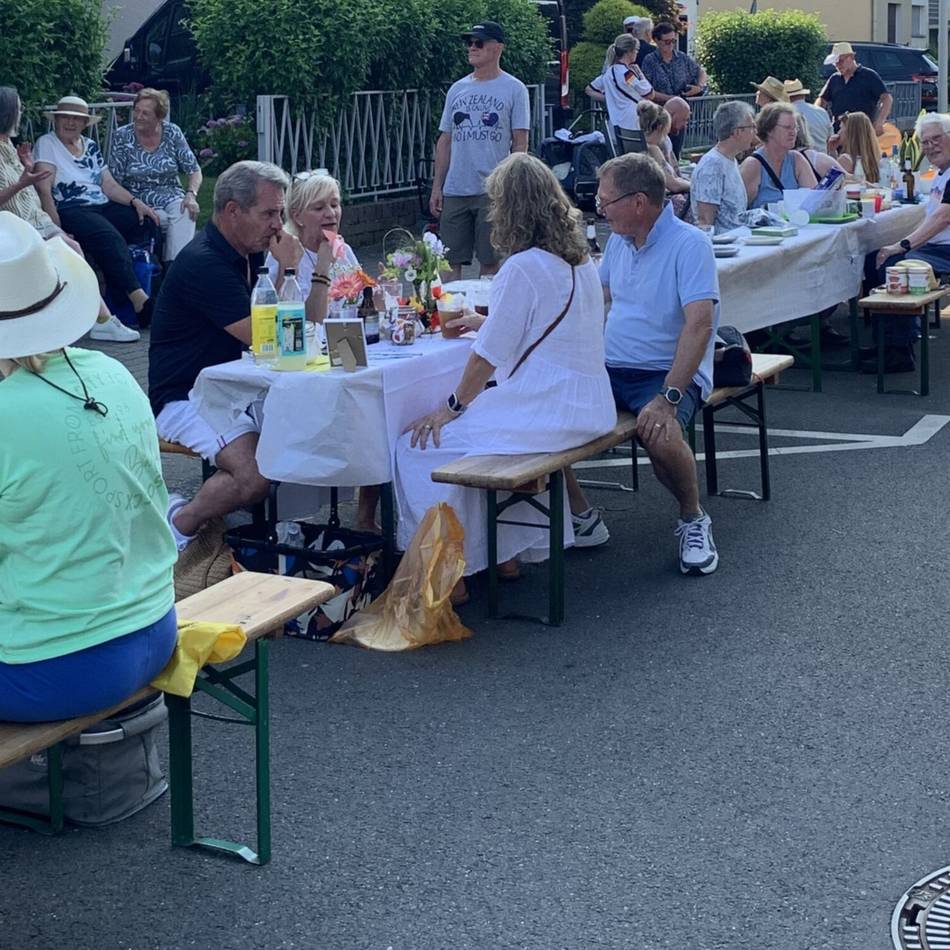 Bürgerverein Hilden West & Unterstadt : „Lange Tafel der Nachbarschaft“ führt Menschen zusammen