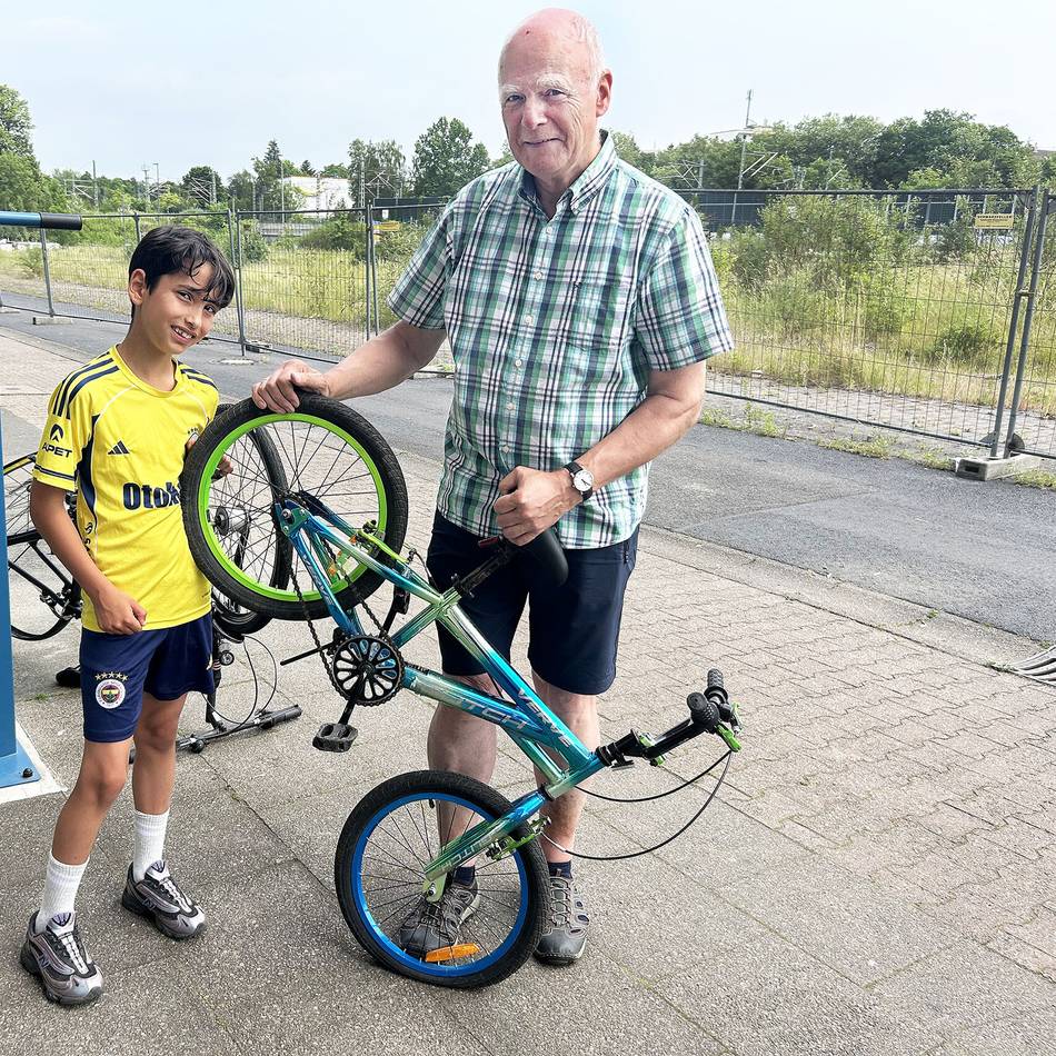 Aktion von Naturgut Ophoven und ADFC: Fahrradwerkstatt macht Kinderräder flott