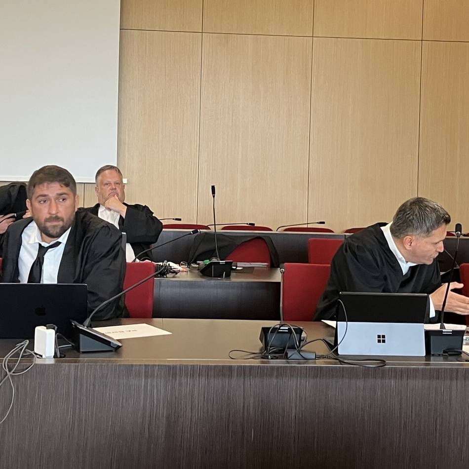Prozess in Düsseldorf: Glock, Beretta und Kokain – Männer sollen mit Waffen und Drogen gehandelt haben