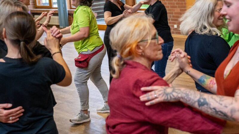 Freizeit in Düsseldorf: Bachata, Disco-Fox und keine Berührungsängste