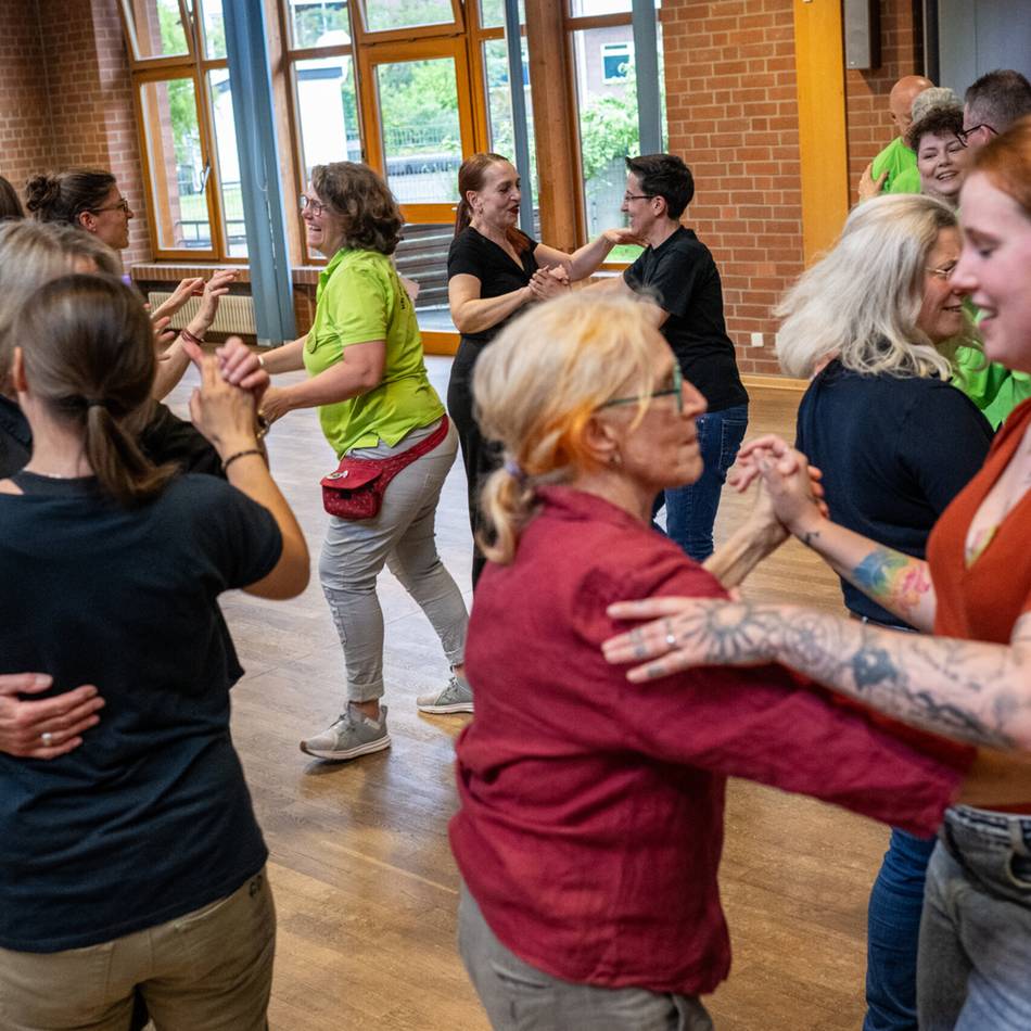 Freizeit in Düsseldorf: Bachata, Disco-Fox und keine Berührungsängste