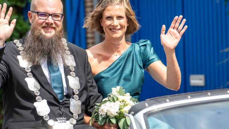 Beim Schützenfest in Bedburdyck: Ford-Oldtimer ersetzt Kutsche