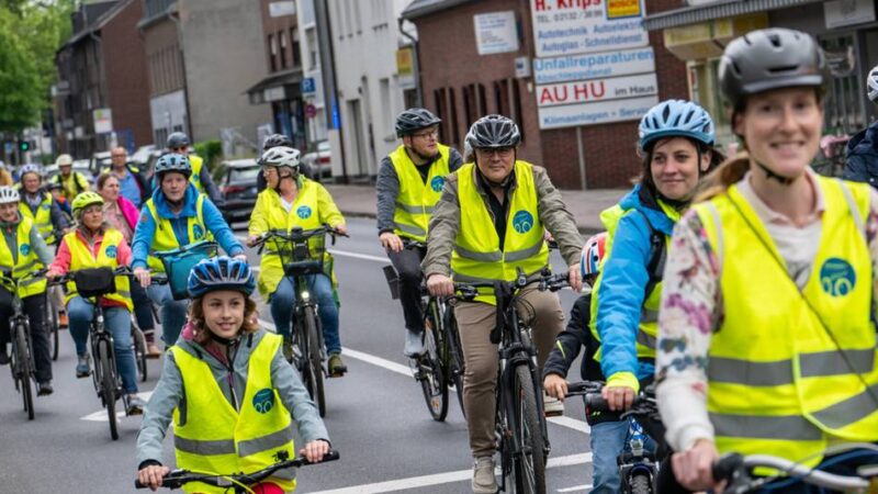 Zeichen für Klimaschutz: 166 Radfahrer trotzen dem Regen bei der Meerbuscher Radnacht