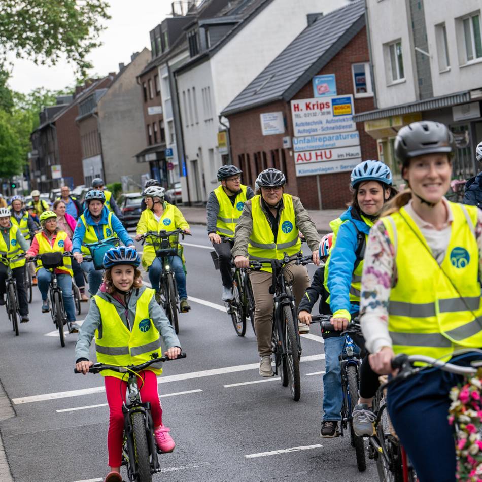 Zeichen für Klimaschutz: 166 Radfahrer trotzen dem Regen bei der Meerbuscher Radnacht