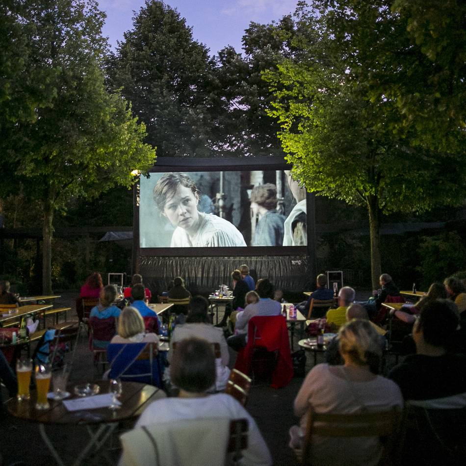 Open-Air-Kino in Düsseldorf: Biergarten VierLinden öffnet wieder für Filmliebhaber