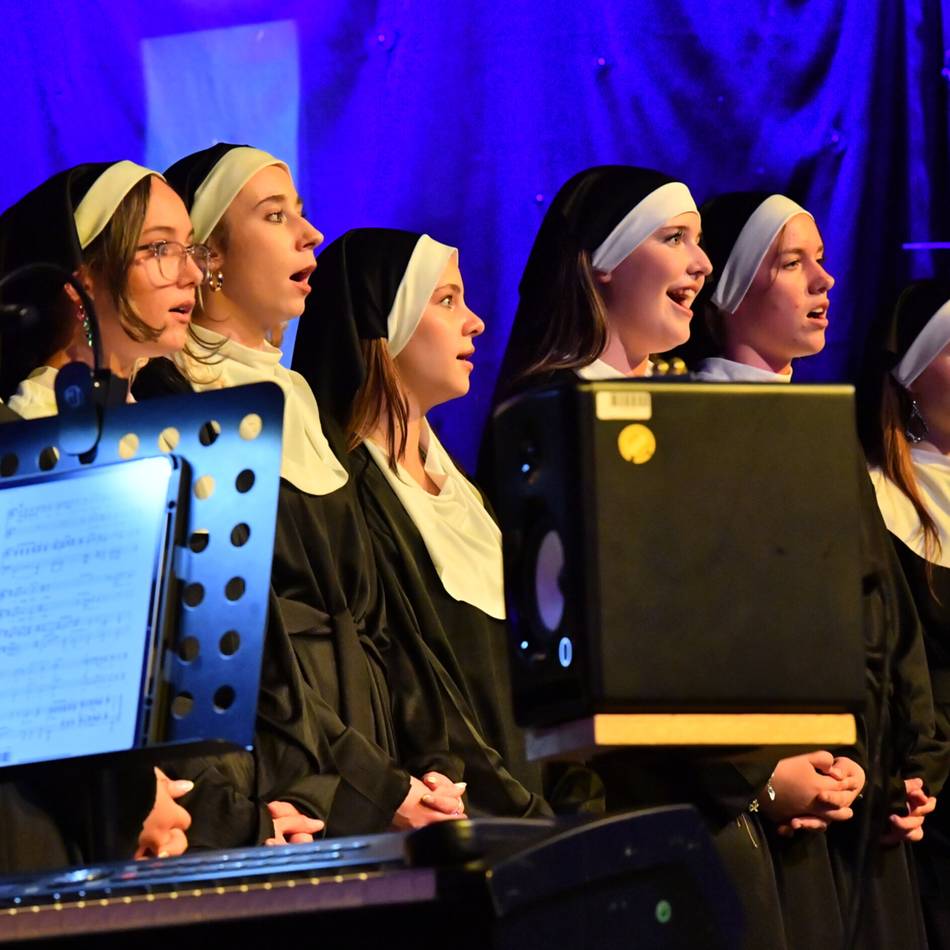 In der Ratinger Stadthalle: Schulkonzert wird zur Zeitreise