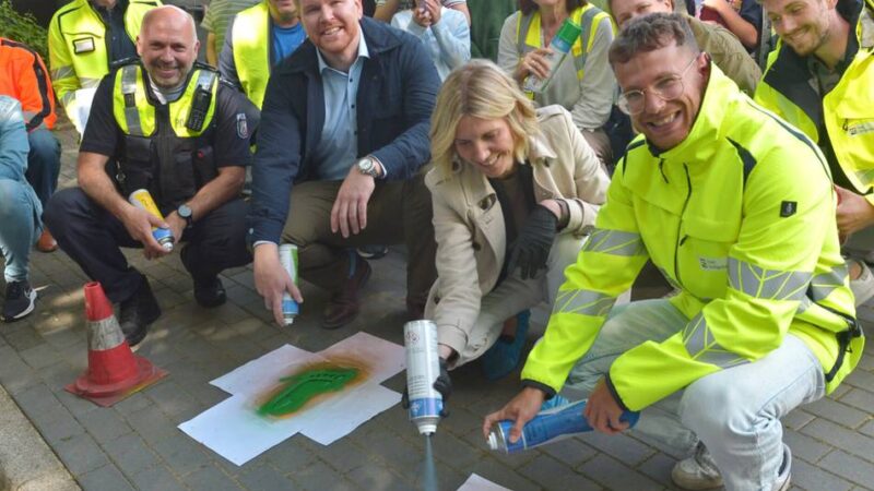 Regenbogenschule Heiligenhaus: Bunte Fußspuren – sicherer Schulweg
