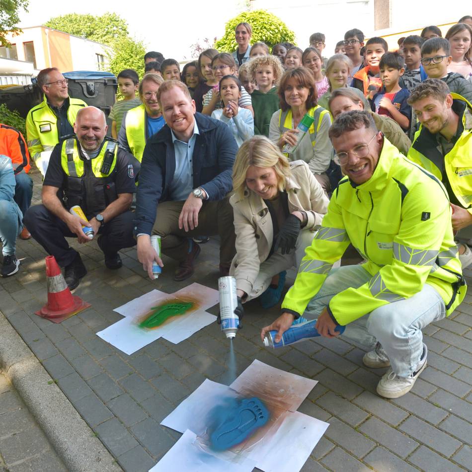 Regenbogenschule Heiligenhaus: Bunte Fußspuren – sicherer Schulweg