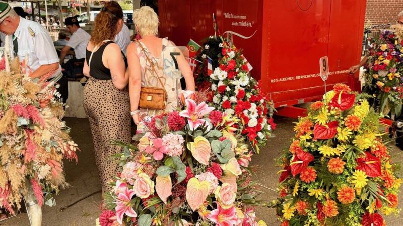 Schützenfest in Dormagen: Erster Platz für ein Horn mit Trockenblumen