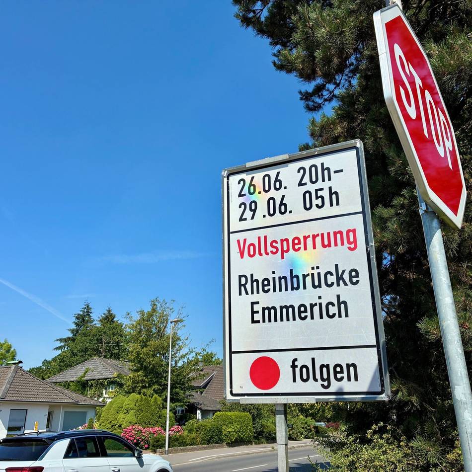 Wegen Bauarbeiten: Emmericher Brücke gesperrt – Autos müssen über Rees fahren