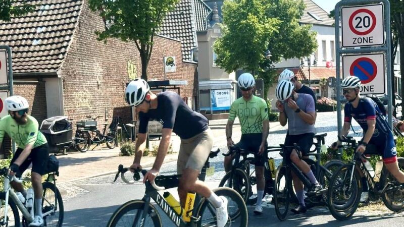 DUS300-Station in Meerbusch: Heißer Marathon, kühler Stopp – Osterather verpflegen Radfahrer