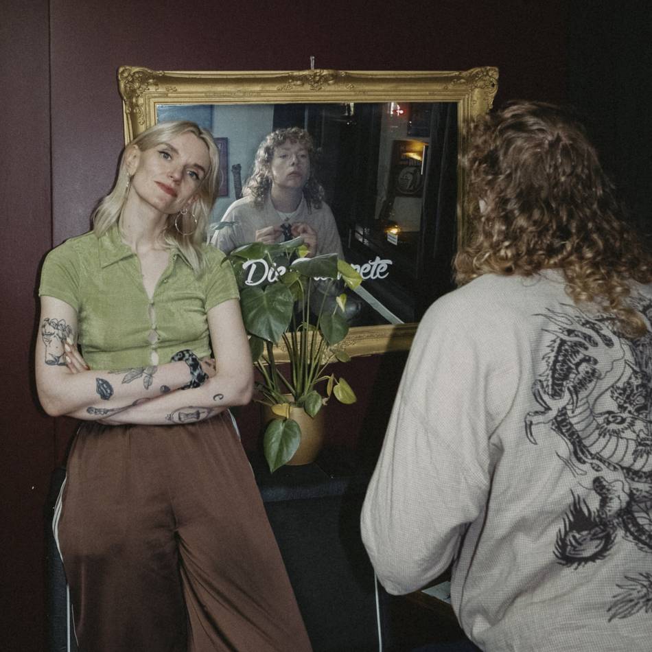 „Tits & Bits“ im Zakk: Queere Comedy-Late-Night-Show mit Potenzial