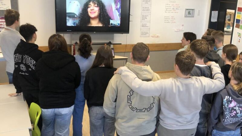 Informieren, drehen, begreifen – funktioniert das?: TikTok-Videos statt Frontalunterricht – sechs Neusser Schulen machen mit
