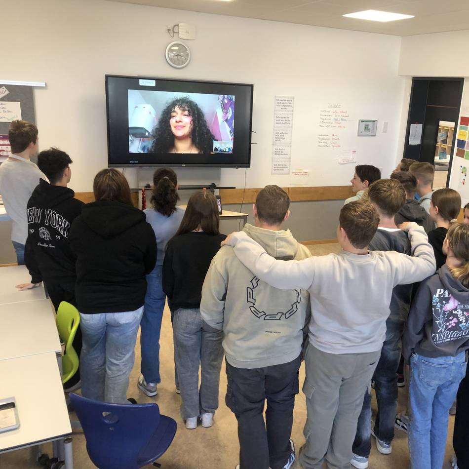 Informieren, drehen, begreifen – funktioniert das?: TikTok-Videos statt Frontalunterricht – sechs Neusser Schulen machen mit