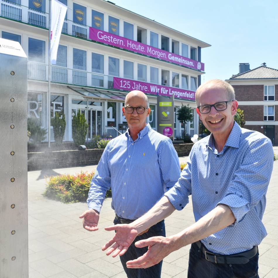 Innenstadt Langenfeld: Stadtwerke stellen erste Nebellanze auf