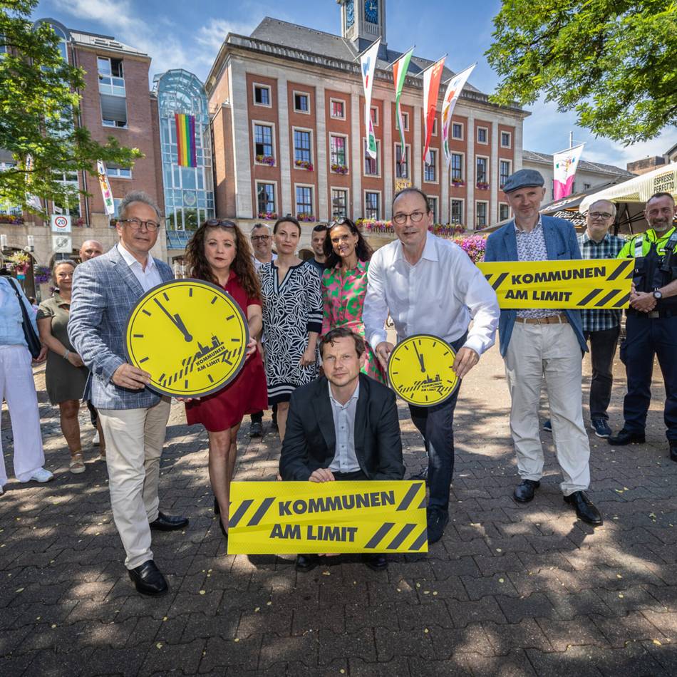 Aktionstag „Kommunen am Limit“ in Neuss: „60 Millionen Euro fehlen uns jährlich“