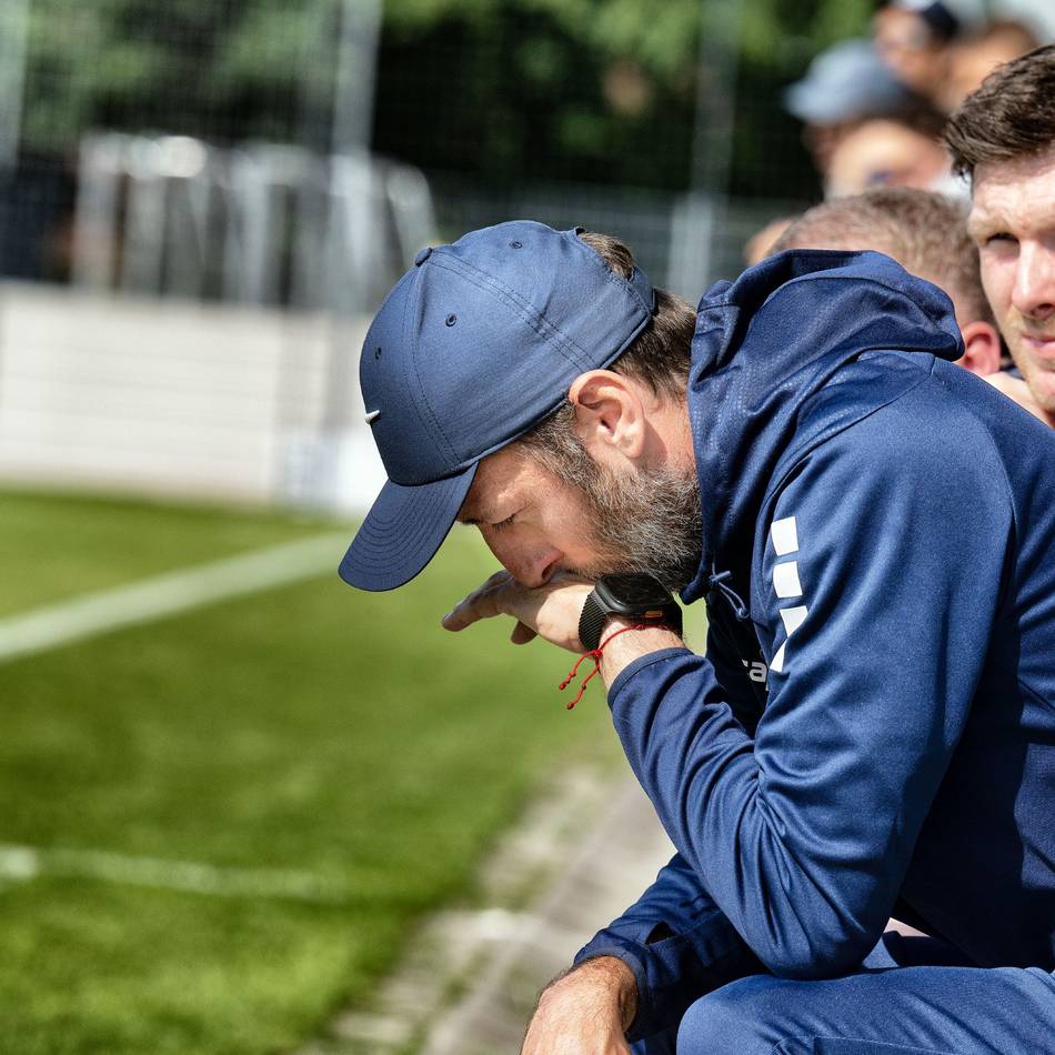 Trainer Damian Apfeld überkommen die Emotionen: Ratingens bitteres Fazit: „Wir sind an uns selbst gescheitert“