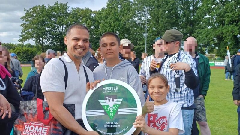 Regionalliga-Aufstieg des VfB 03 Hilden: Fan-Familie reist nach St. Tönis – und bringt Glück