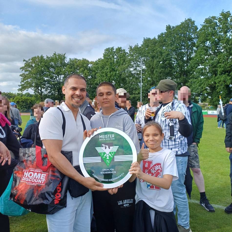 Regionalliga-Aufstieg des VfB 03 Hilden: Fan-Familie reist nach St. Tönis – und bringt Glück