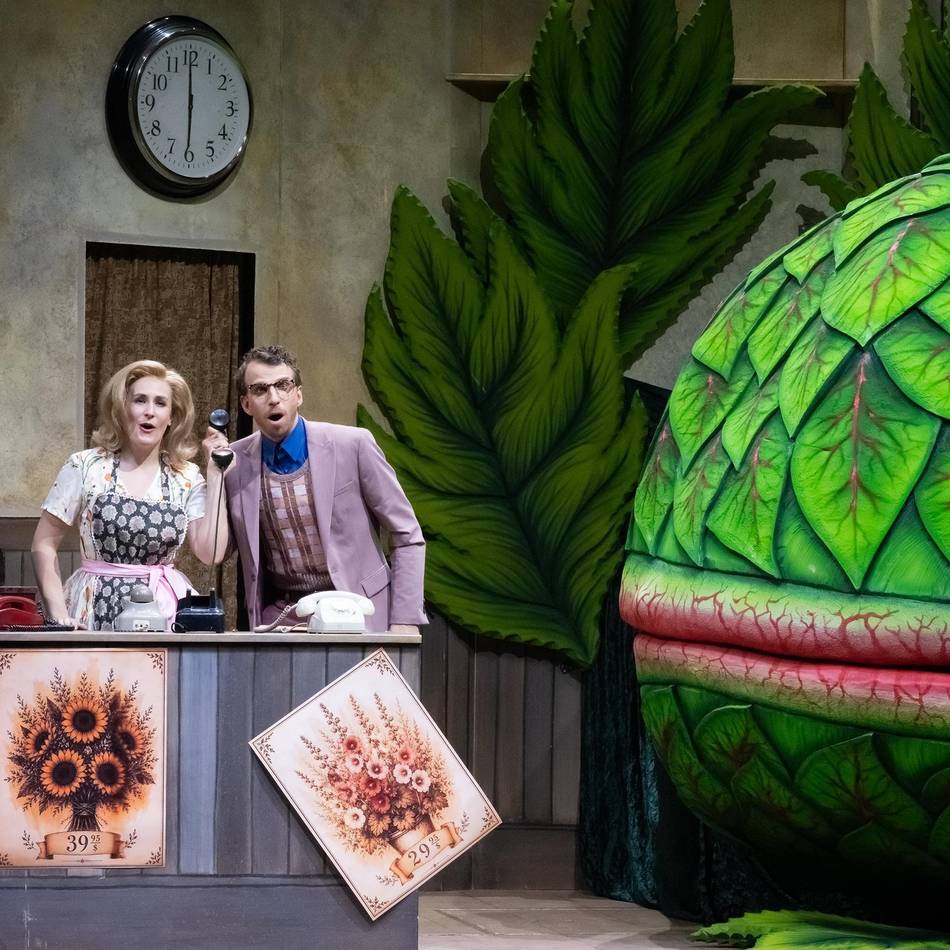 Riesenjubel im Theater Krefeld: Der kleine Horrorladen – ein schrecklich schönes Vergnügen
