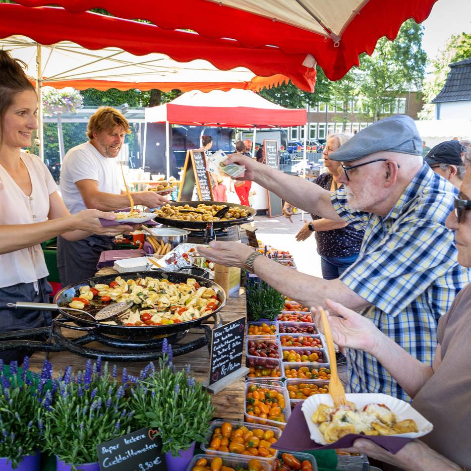 Genuss am Franziskanerplatz: Erkelenzer Abendmärkte starten in die Sommersaison