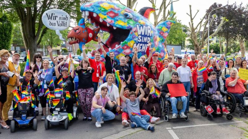 CSD im Kreis Heinsberg: Regenbogen-Wal und Demo-Premiere beim fünften CSD