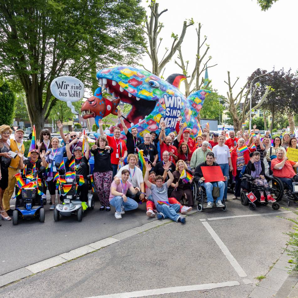 CSD im Kreis Heinsberg: Regenbogen-Wal und Demo-Premiere beim fünften CSD