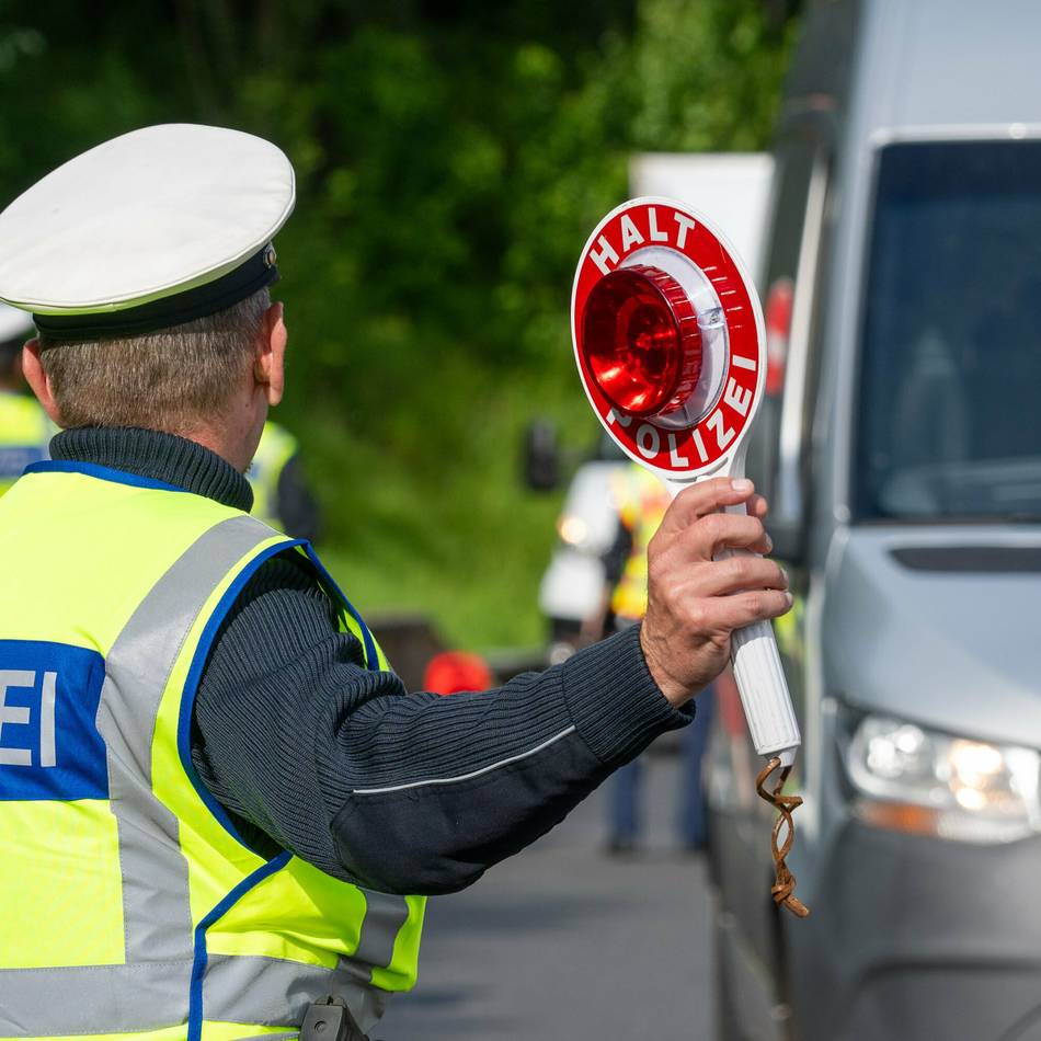 Verkehrskontrollen in Düsseldorf: Aufgetauter Fisch bei 30 Grad und ein schlagender Radfahrer
