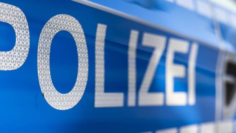 Exhibitionist in Viersen: Unbekannter entblößt sich vor Kindern und Eltern